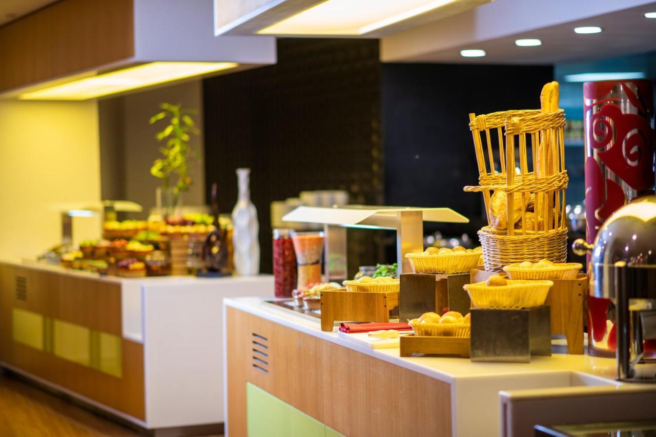Holiday Inn Muscat Alseeb By Ihg Exterior foto